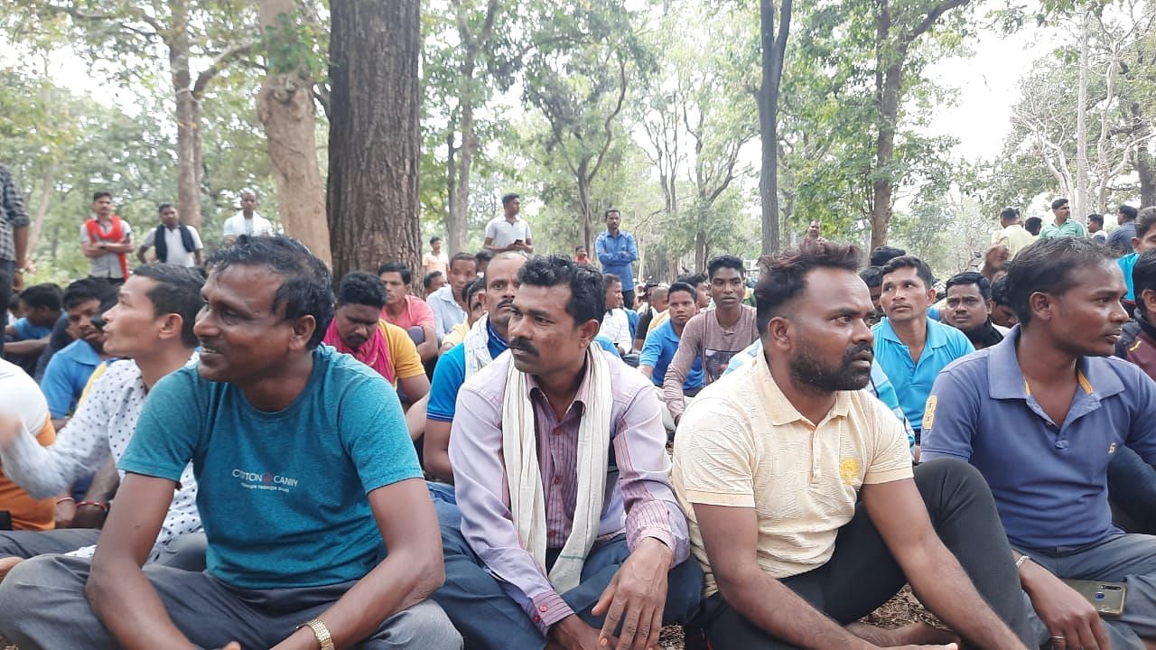 <div class="paragraphs"><p>Jawans posted in Bastar have alleged that they are not even provided with basic requirements like shoes and uniform.</p></div>