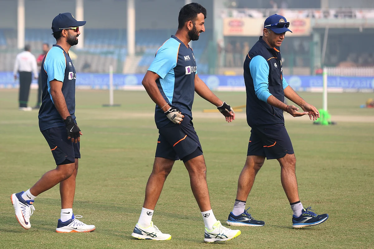 <div class="paragraphs"><p>Ajinkya Rahane and Cheteshwar Pujara with Rahul Dravid.</p></div>