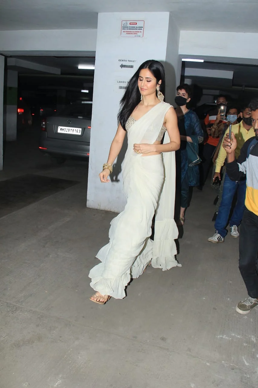 <div class="paragraphs"><p>Katrina Kaif visited Vicky Kaushal's place on Sunday.</p></div>
