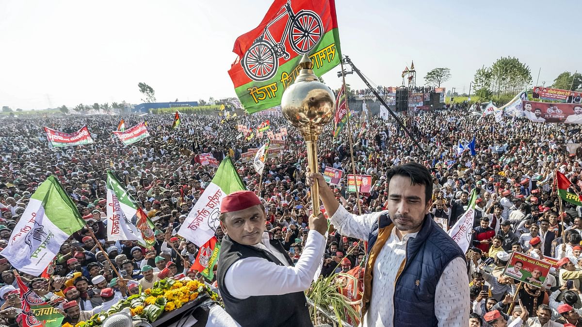 <div class="paragraphs"><p>Samajwadi Party chief Akhilesh Yadav with RLD leader Jayant Choudhary during a SP-RLD rally in Meerut, Tuesday, 7 December.</p></div>