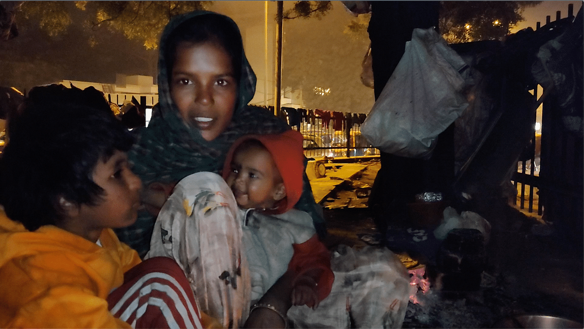 <div class="paragraphs"><p>Pooja with her infant on the street of Delhi's Kalkaji</p></div>