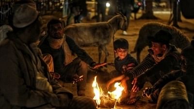 <div class="paragraphs"><p>New Delhi: People warm themselves near a bonfire during the cold winter night.</p></div>
