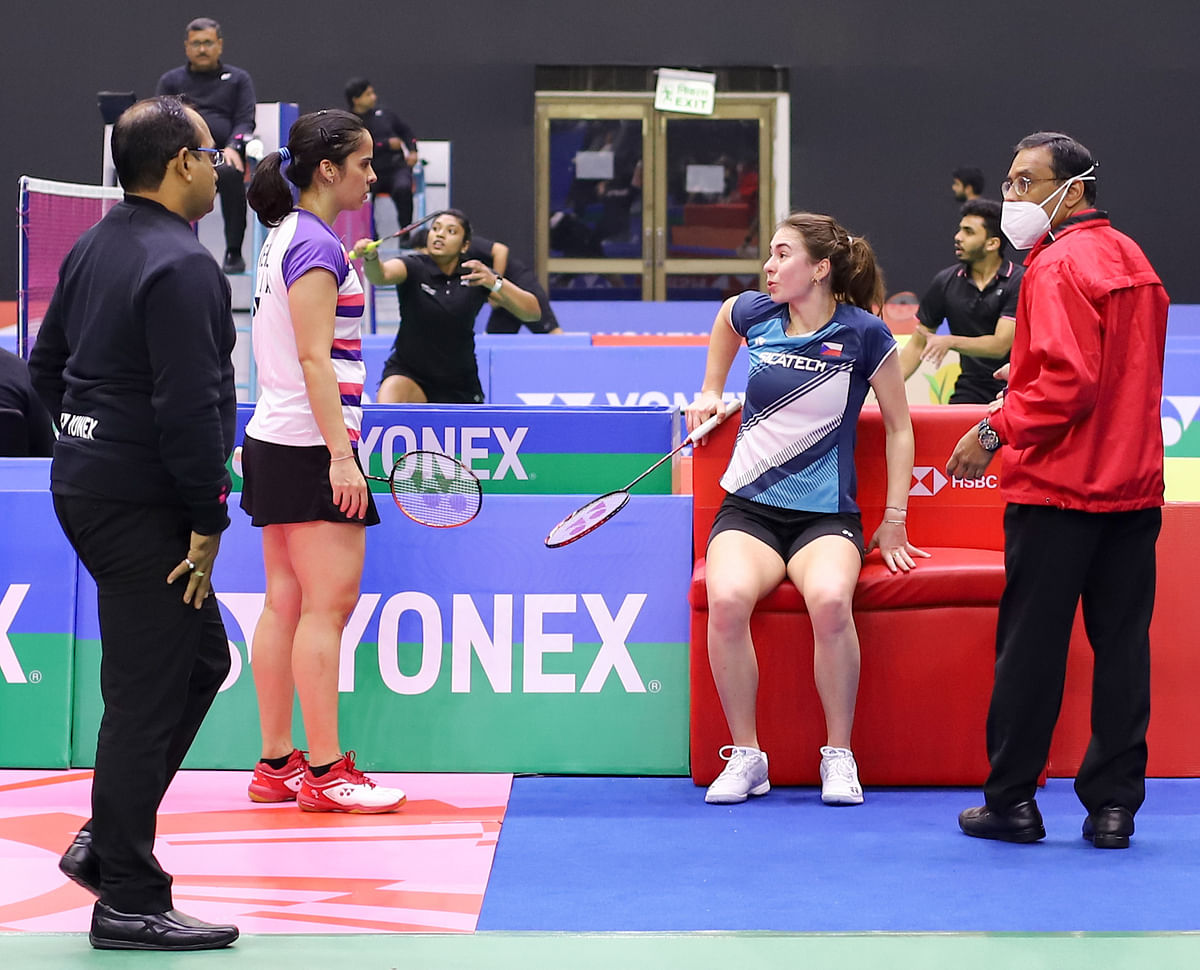 <div class="paragraphs"><p>Saina Nehwal speaks to Czech Republic’s Tereza Svabikova after she retired hurt from their opening fixture at the 2022 India Open.</p></div>