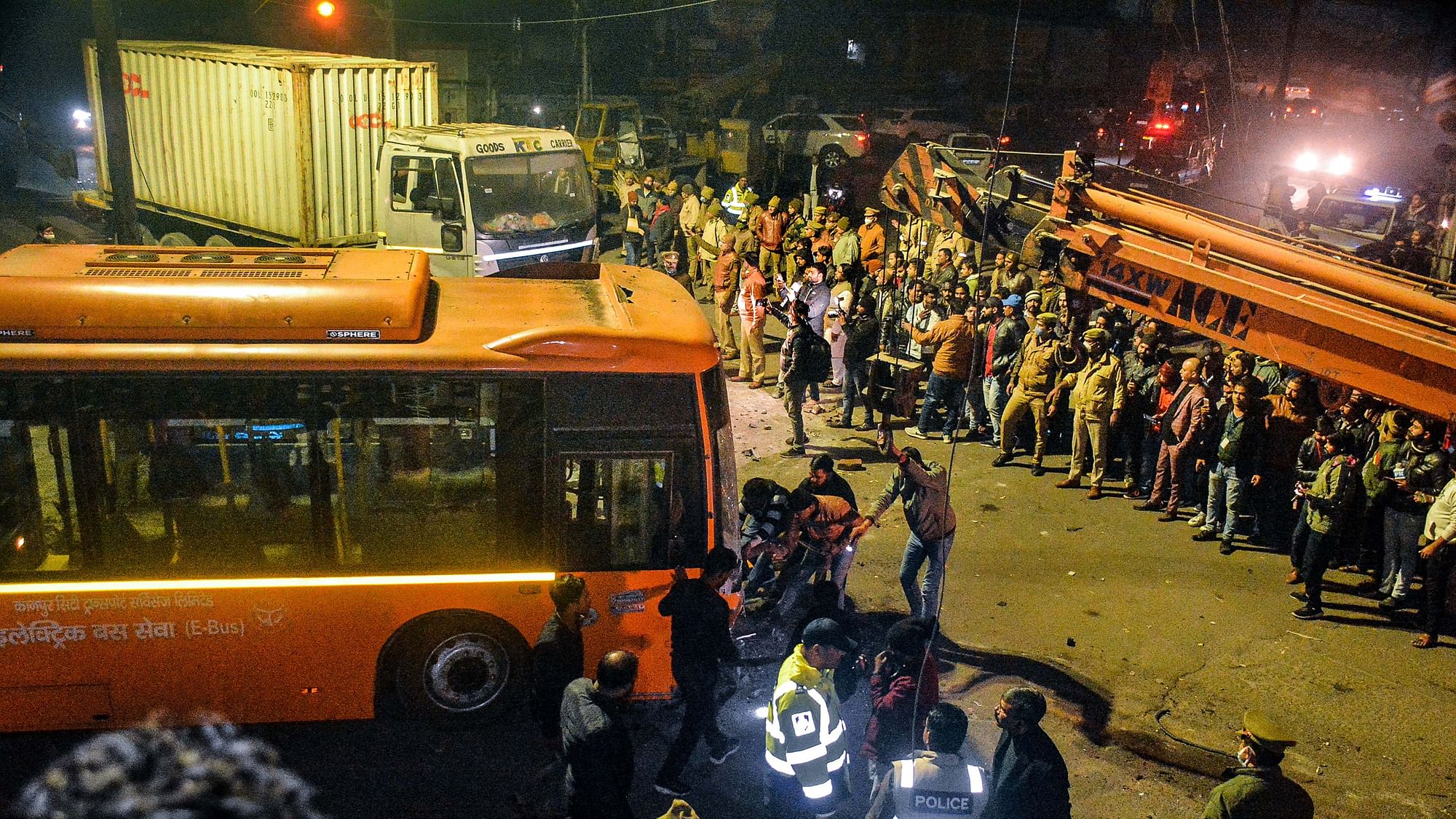 <div class="paragraphs"><p>Mangled remains of an electric bus after it lost control and mowed down several bystanders near the Tat Mill crossroad in Kanpur on Sunday, 30 January.</p></div>