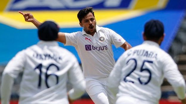 <div class="paragraphs"><p>Shardul Thakur struck twice in the morning session on Day 2 of the second Test.</p></div>