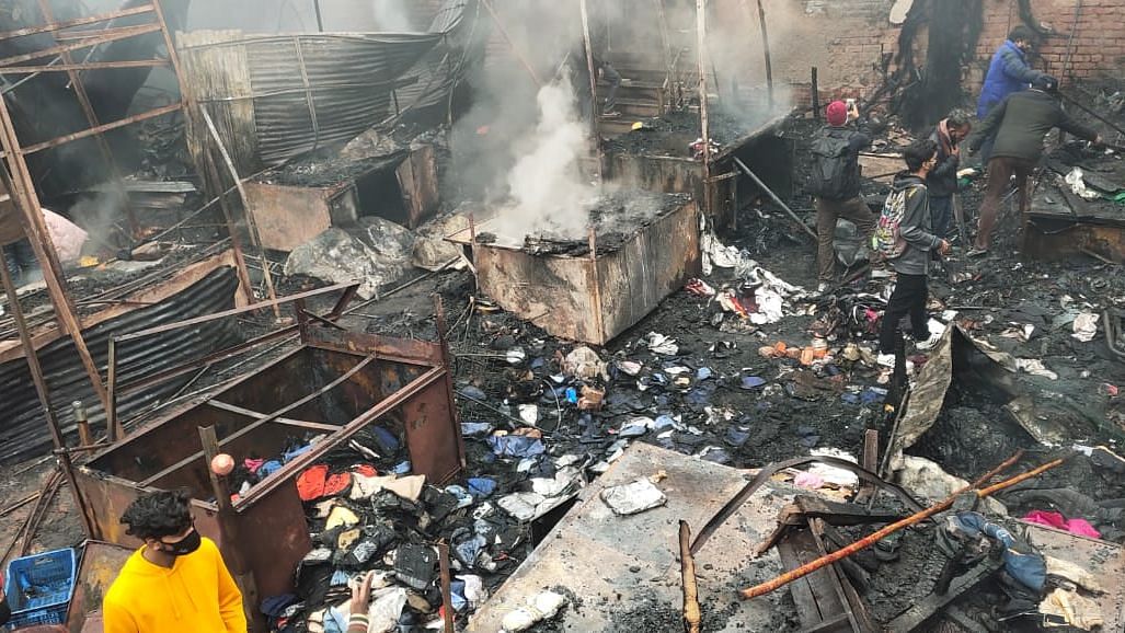 <div class="paragraphs"><p>A massive fire broke out at Lajpat Rai Market in Delhi's Chandni Chowk on Thursday, 6 January.</p></div>