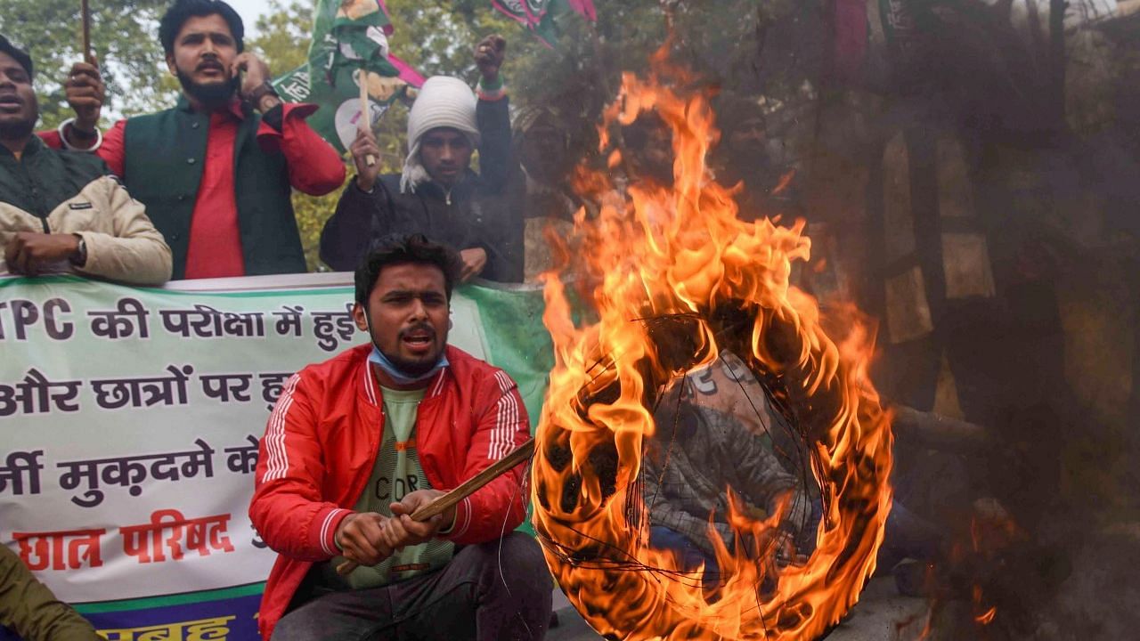 <div class="paragraphs"><p>Amid vehement opposition over alleged discrepancies in a Railway Recruitment Board (RBB) examination, protesters on Friday, 28 January, blocked roads in Bihar in support of the state-wide bandh called by various political parties over the irregularities.</p></div>