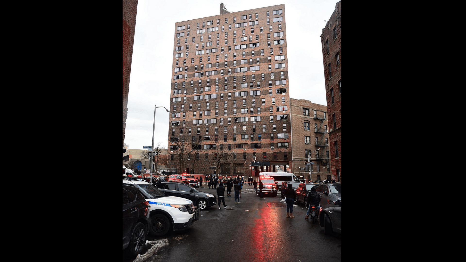 <div class="paragraphs"><p>The fire broke out on late Sunday morning on the second and third floors of a 19-story building situated several blocks west of the Bronx Zoo.</p></div>