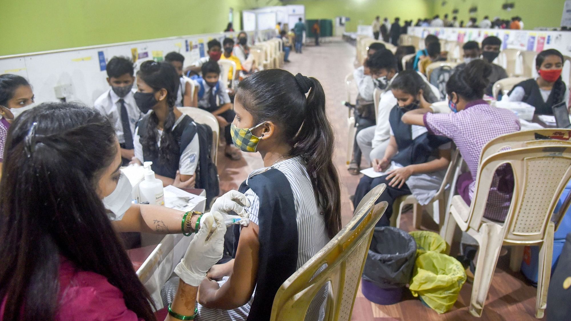<div class="paragraphs"><p>A health worker administers a dose of the COVID-19 vaccine to a teenager, at Jumbo COVID-19 Vaccination Centre at Dahisar, in Mumbai, on Monday, 3 January.</p></div>