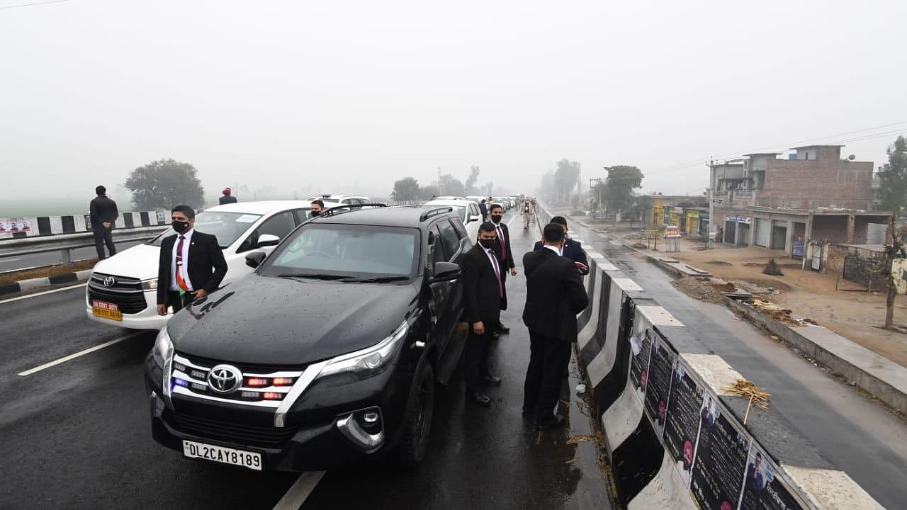 <div class="paragraphs"><p>The Ministry of Home Affairs has indicated that the PM's convoy had been stuck on a flyover for nearly 20 minutes.</p></div>
