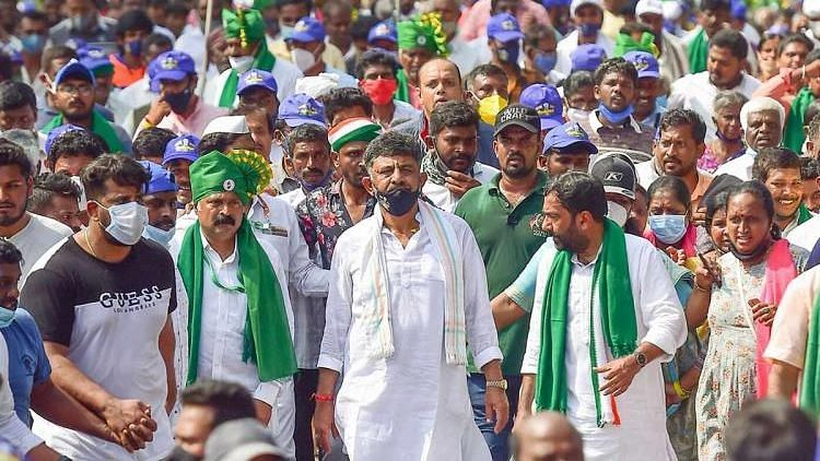 <div class="paragraphs"><p>The Congress has decided to call off the contentious Mekedatu rally in Karnataka, which began in Kanakapura on Sunday, 9 January and was slated to culminate in Bengaluru on 19 January, despite the weekend curfew in place across the state.</p></div>
