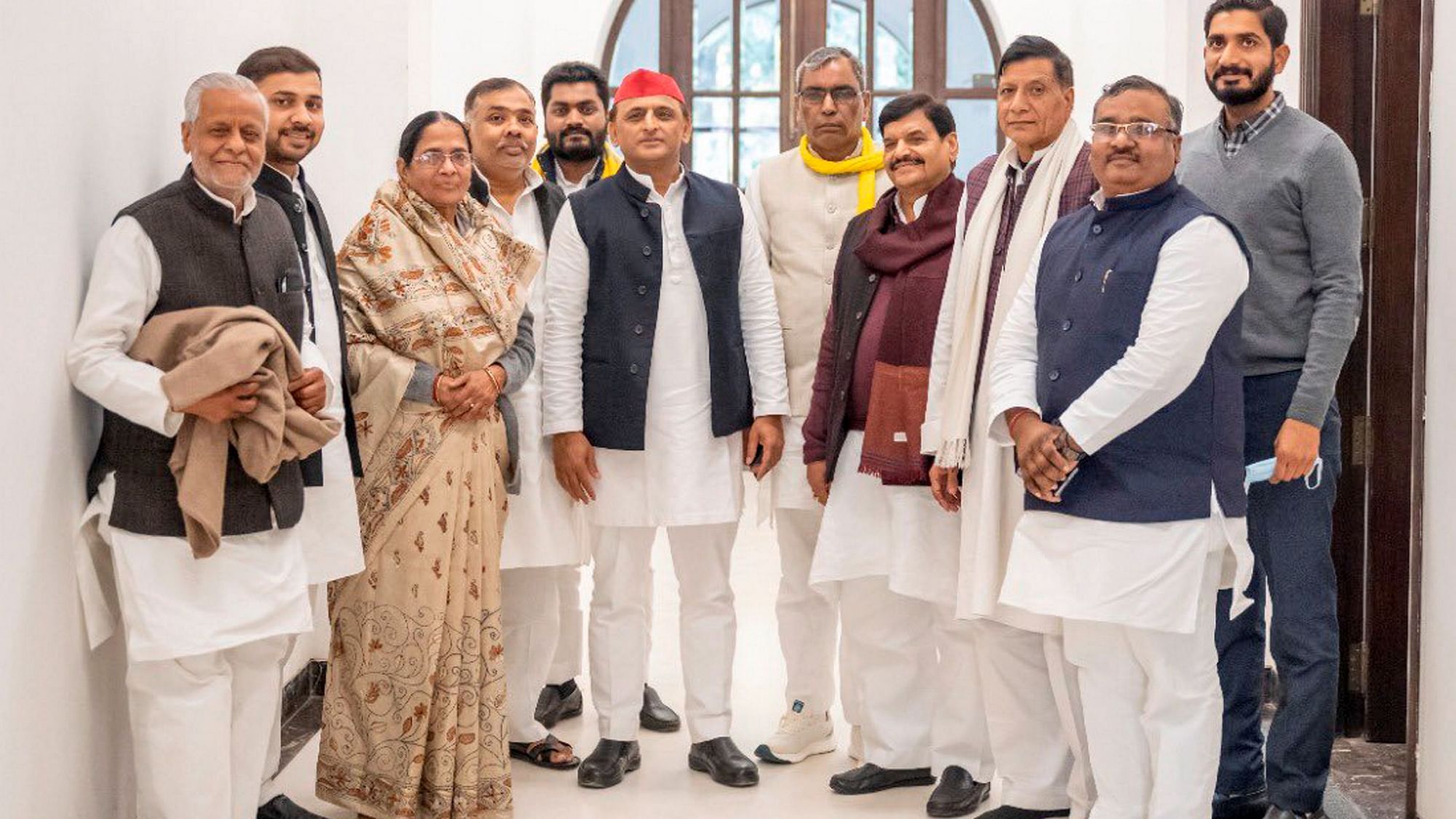 <div class="paragraphs"><p>Ahead of the upcoming Uttar Pradesh Assembly elections, Samajwadi Party President Akhilesh Yadav on Wednesday, 12 January, chaired a meeting with leaders of the party's allies in Lucknow.</p></div>