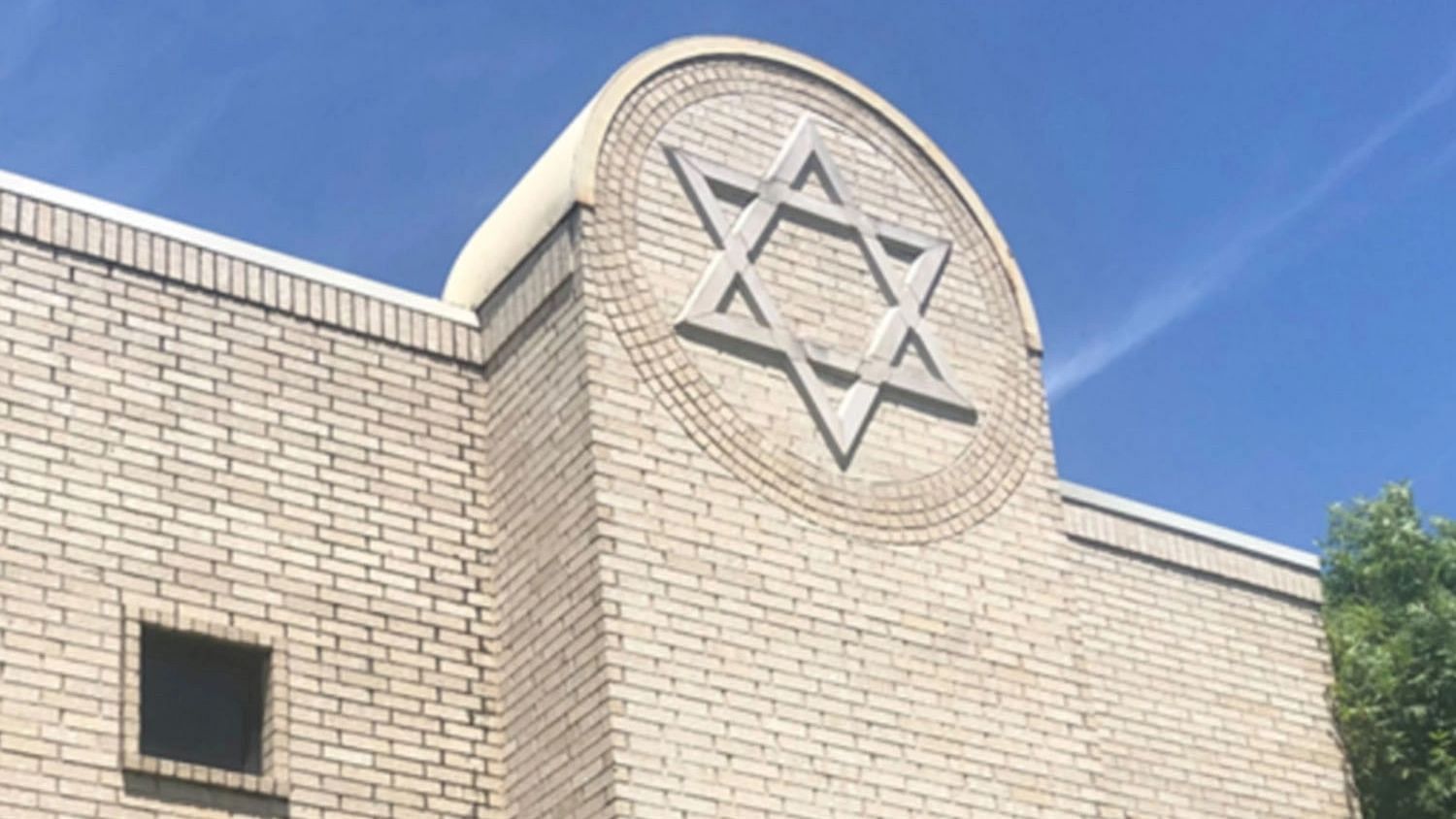 <div class="paragraphs"><p>The suspect reportedly entered the Congregation Beth Israel as the synagogue was live streaming its Sabbath morning service on Facebook.</p></div>