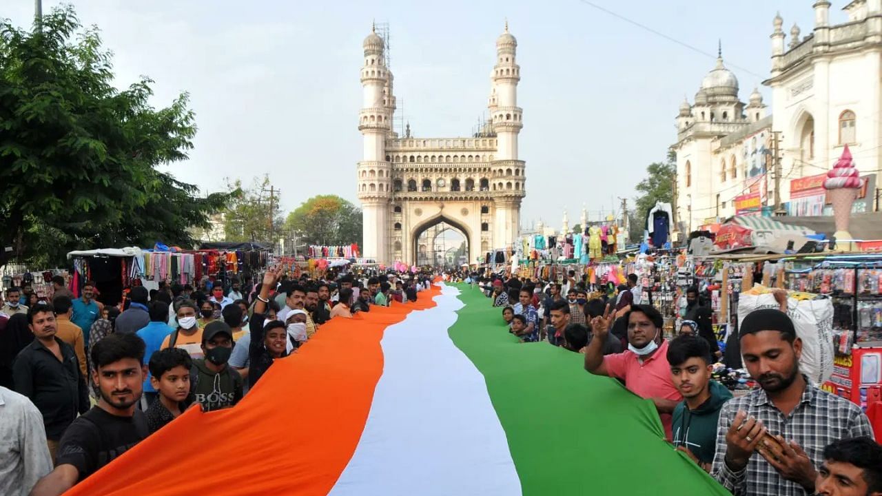 <div class="paragraphs"><p>People in Hyderabad holding a 300-meter-long Tricolour at Charminar as part of the celebrations.</p></div>