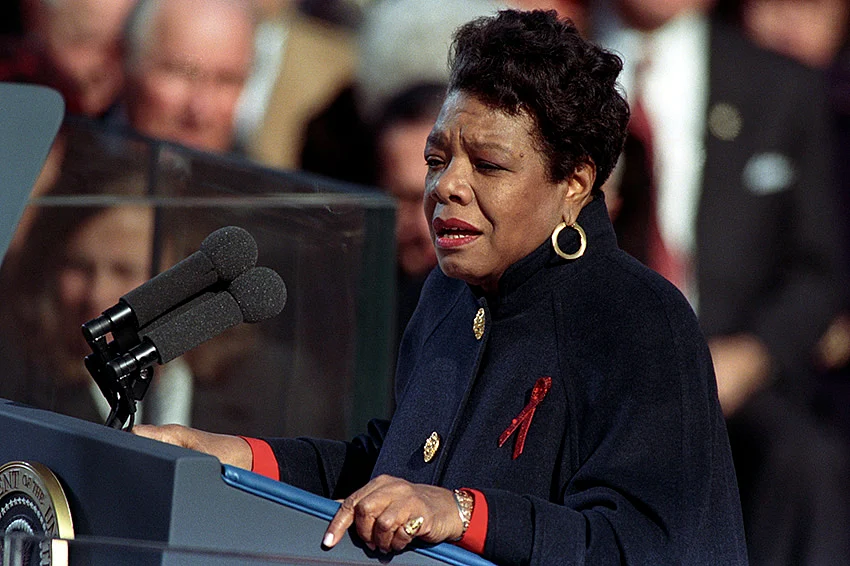 <div class="paragraphs"><p>Maya Angelou reciting 'On the Pulse of Morning' at the Presendital Inaugration (1995)</p></div>