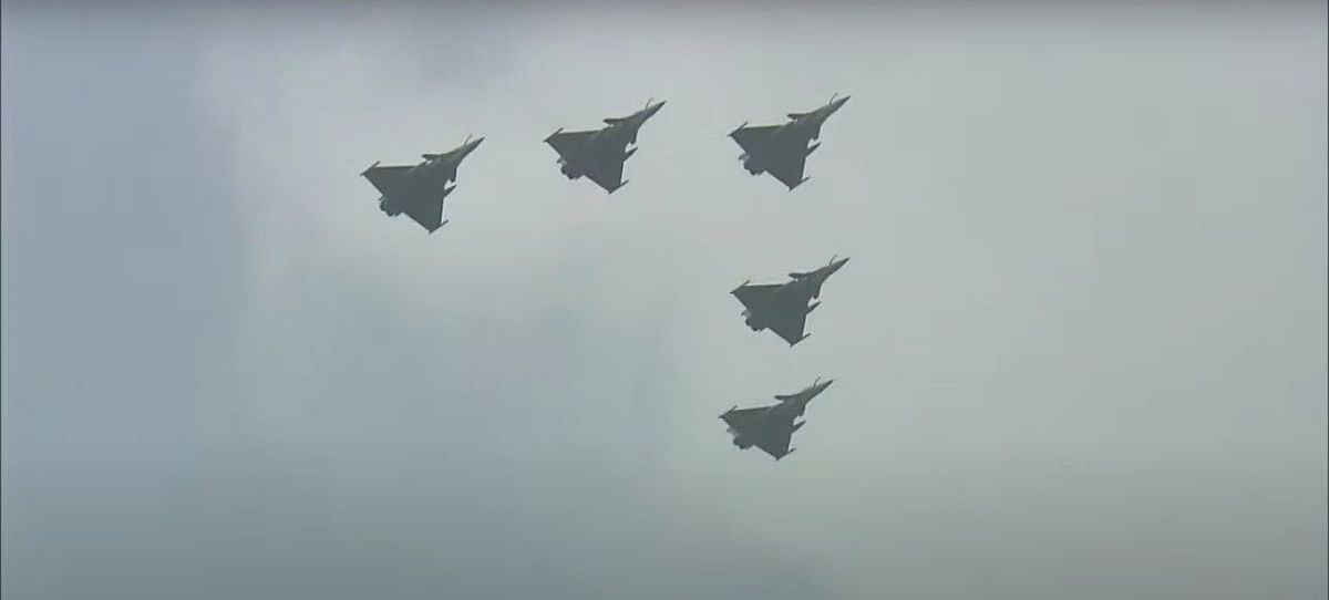 The finale of the parade saw a fleet of planes paying tribute to the nation in various formations in the Delhi sky.