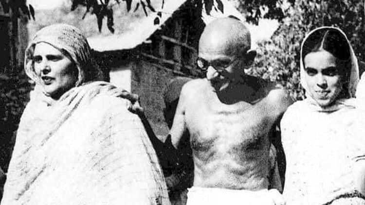 <div class="paragraphs"><p>Mahatma Gandhi being welcomed by Begum Abdullah and daughter Khalida to their home in Srinagar on 2 August 1947.&nbsp;</p></div>