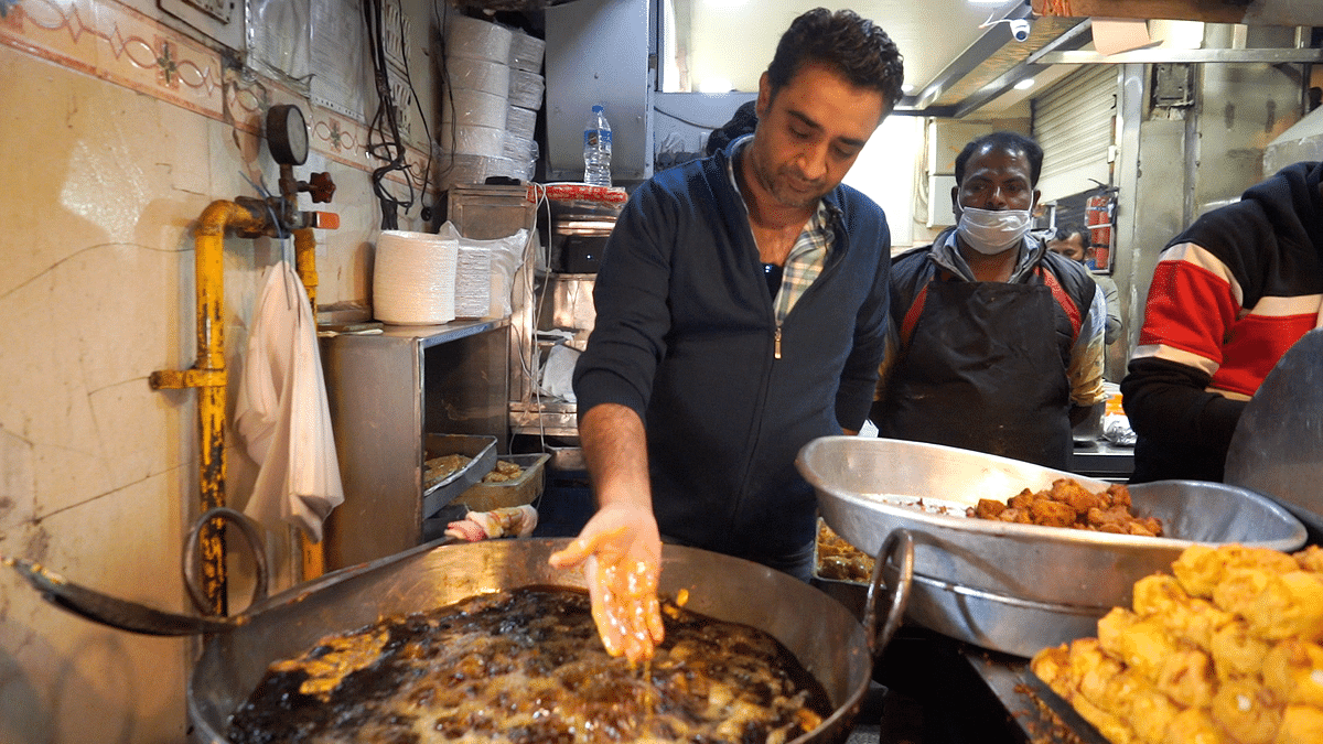 The unique talent of dipping bare hands in boiling oil to fry pakodas! 