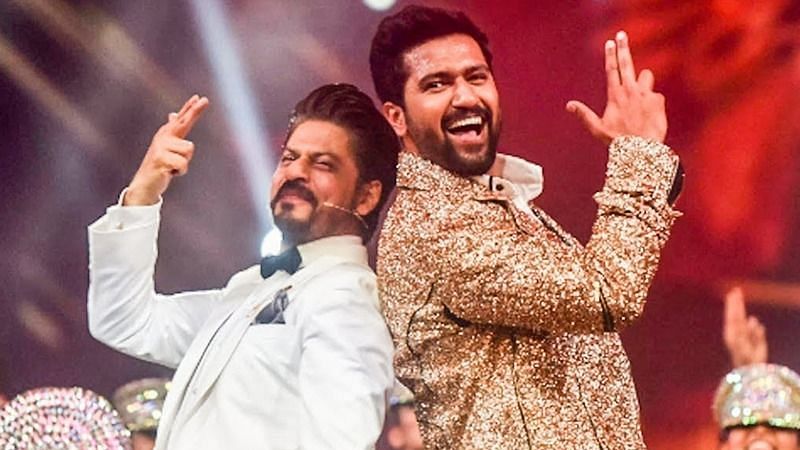 <div class="paragraphs"><p>Shah Rukh Khan with Vicky Kaushal at an awards show.</p></div>