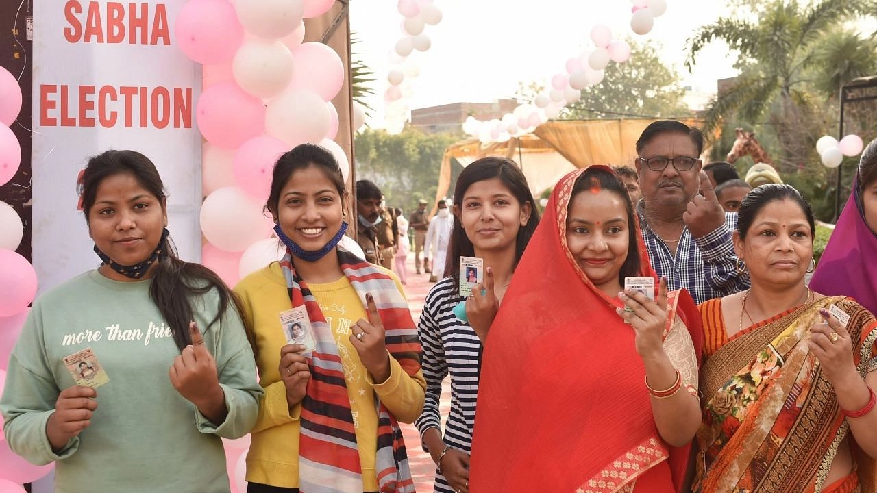<div class="paragraphs"><p>Barabanki: Women show their fingers marked with indelible ink after casting vote, during the fifth phase of UP Assembly polls.</p></div>