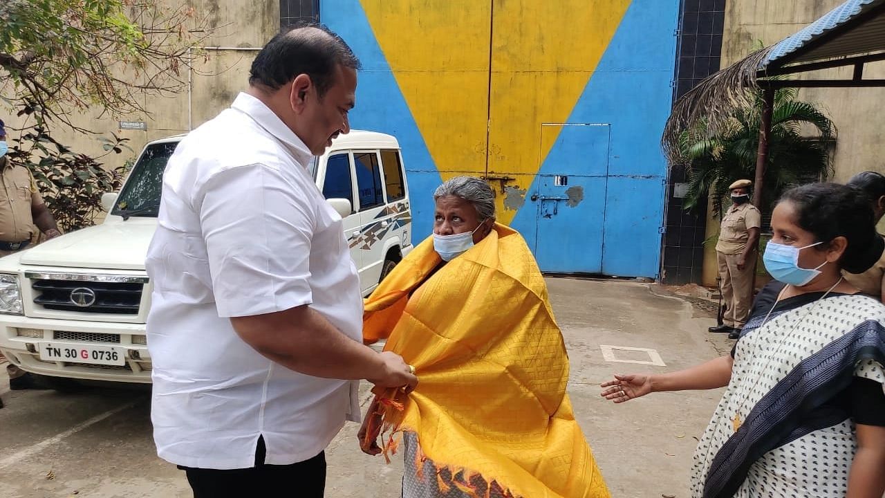 <div class="paragraphs"><p>DMK MLA Inigo Iruthayaraj welcoming Mary as she stepped out of the Tiruchirapalli Central Prison.</p></div>