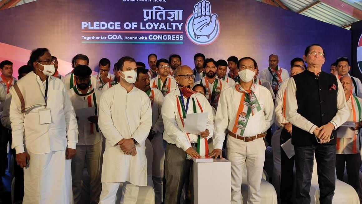 <div class="paragraphs"><p>All 40 Candidates from the Congress-Goa Forward Party alliance take a Pledge of Loyalty to stay united and loyal. They pledge never to support or participate in any activity that would sell Goa's identity.</p></div>