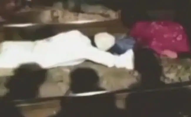 Why This Bhopal Man Jumped Under a Moving Train To Save a Woman