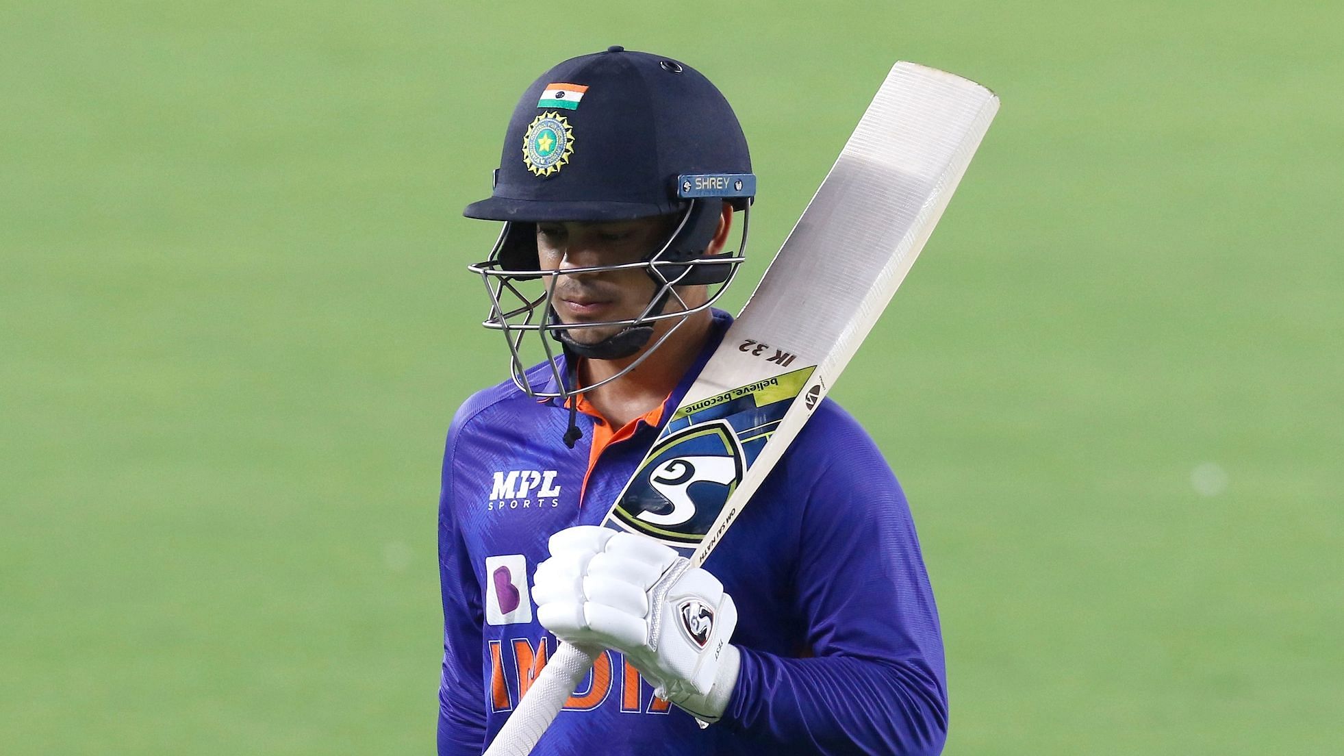 <div class="paragraphs"><p>Ishan Kishan was hit on the head by a ball during the second T20I vs Sri Lanka on Saturday.</p></div>