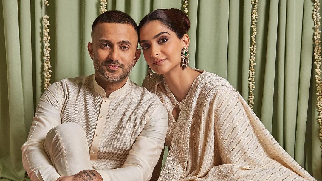 <div class="paragraphs"><p>Sonam Kapoor and Anand Ahuja welcome their son.</p></div>