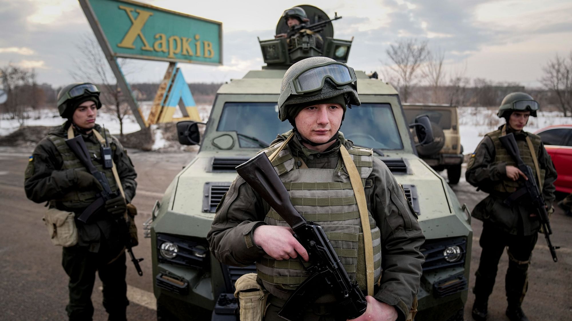 <div class="paragraphs"><p>Russia Ukraine Live News: Ukrainian National guard soldiers guard a mobile checkpoint together with the Ukrainian Security Service agents and police officers during a joint operation in Kharkiv, Ukraine, Thursday.</p></div>