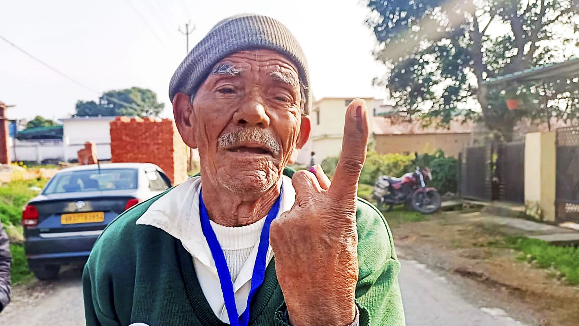 <div class="paragraphs"><p>100-year-old Lal Bahadur shows his finger marked with indelible ink, after casting vote during the first phase of Uttarakhand polls, at Sahaspur in the Dehradun district.</p></div>