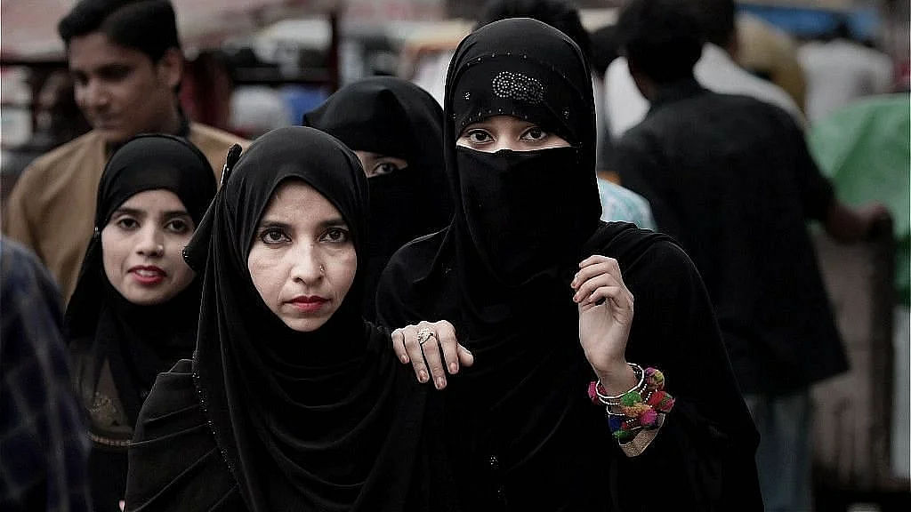 <div class="paragraphs"><p>As the row over students' donning of hijab in Karnataka colleges escalates, Muslim women protesting against the hijab ban were allegedly beaten by police personnel in Uttar Pradesh's Ghaziabad on Sunday, 13 January. Image used for representation.</p></div>