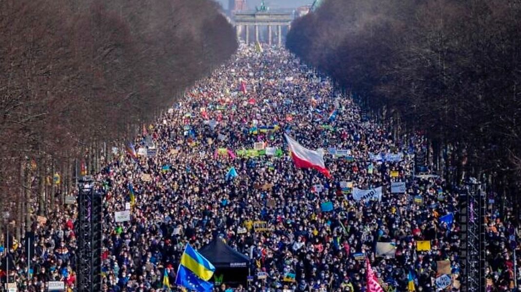 Over 1 Lakh Germans Protest in Berlin Against Russia’s Invasion of Ukraine