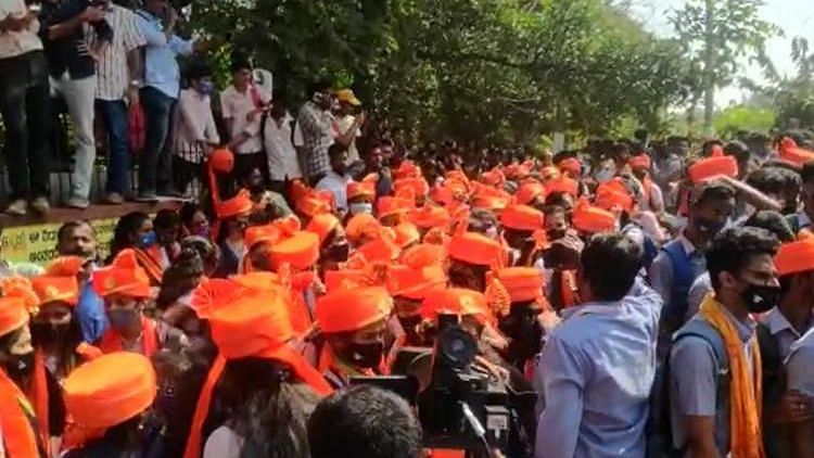 <div class="paragraphs"><p>MGM college saw a stand-off between over 100 saffron-clad students, and a group of Muslim girls in<a href="https://www.thequint.com/neon/hijab-controversy-issue-karnataka-kaafi-real"> hijab</a>, on Tuesday, 8 February.</p></div>