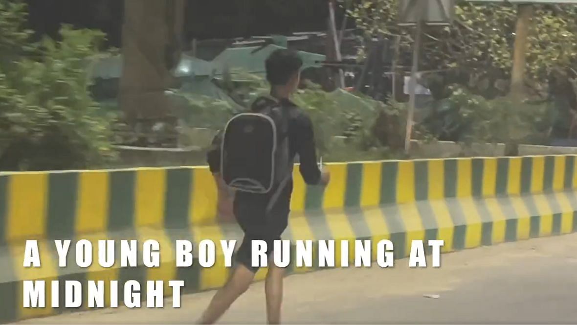 <div class="paragraphs"><p>In a heartwarming video that is doing the rounds on social media, a youth can be seen jogging a distance of 10 km from Noida's Sector 16 to Barola at midnight, refusing a lift from filmmaker Vinod Kapri who chanced upon the boy while driving.</p></div>