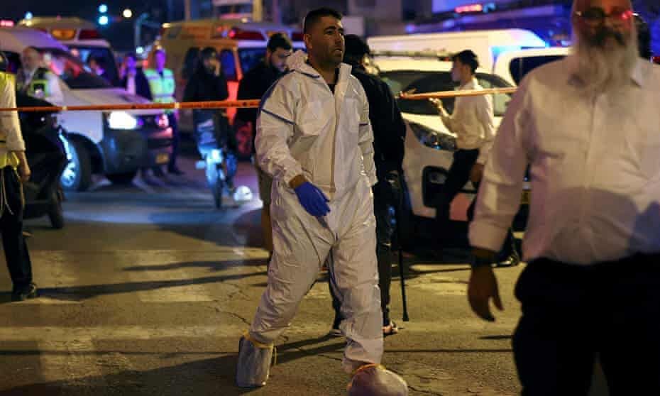 <div class="paragraphs"><p>Five people were killed by a Palestinian gunman in Tel Aviv's suburb in Israel.&nbsp;</p></div>