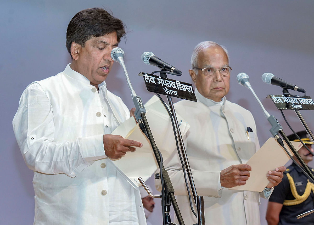 <div class="paragraphs"><p>Punjab's Governor Banwarilal Purohit administers oath to Bram Shanker during the oath-taking ceremony of Punjab Cabinet ministers.</p></div>