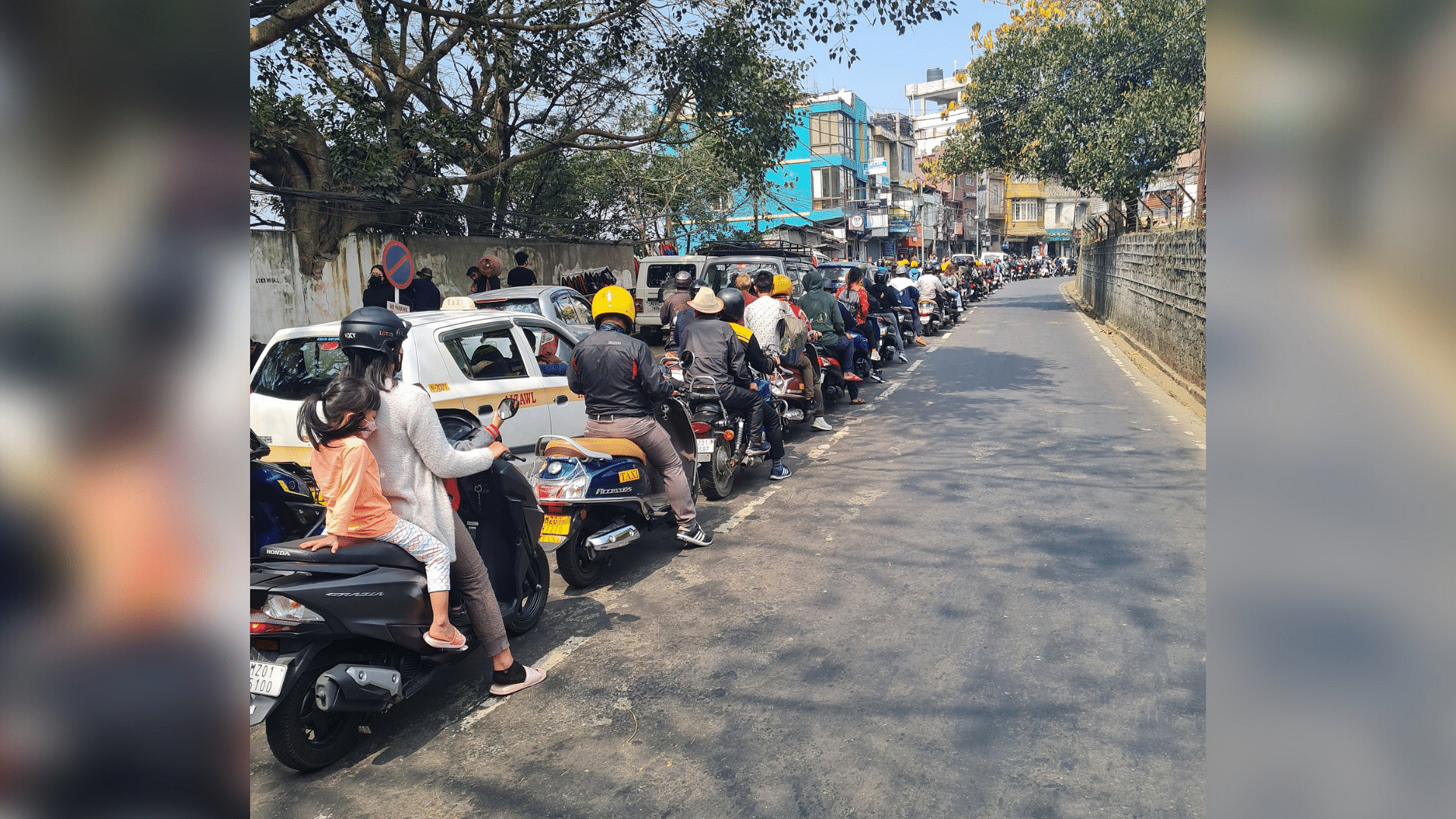 <div class="paragraphs"><p>Viral photo of commuters following traffic rules in Mizoram.</p></div>