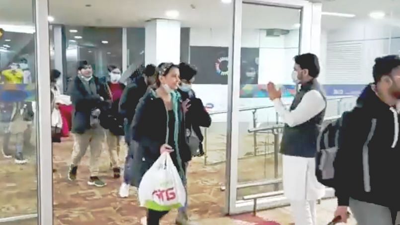 <div class="paragraphs"><p>Union Minister Anurag Thakur received the students at the airport.</p></div>