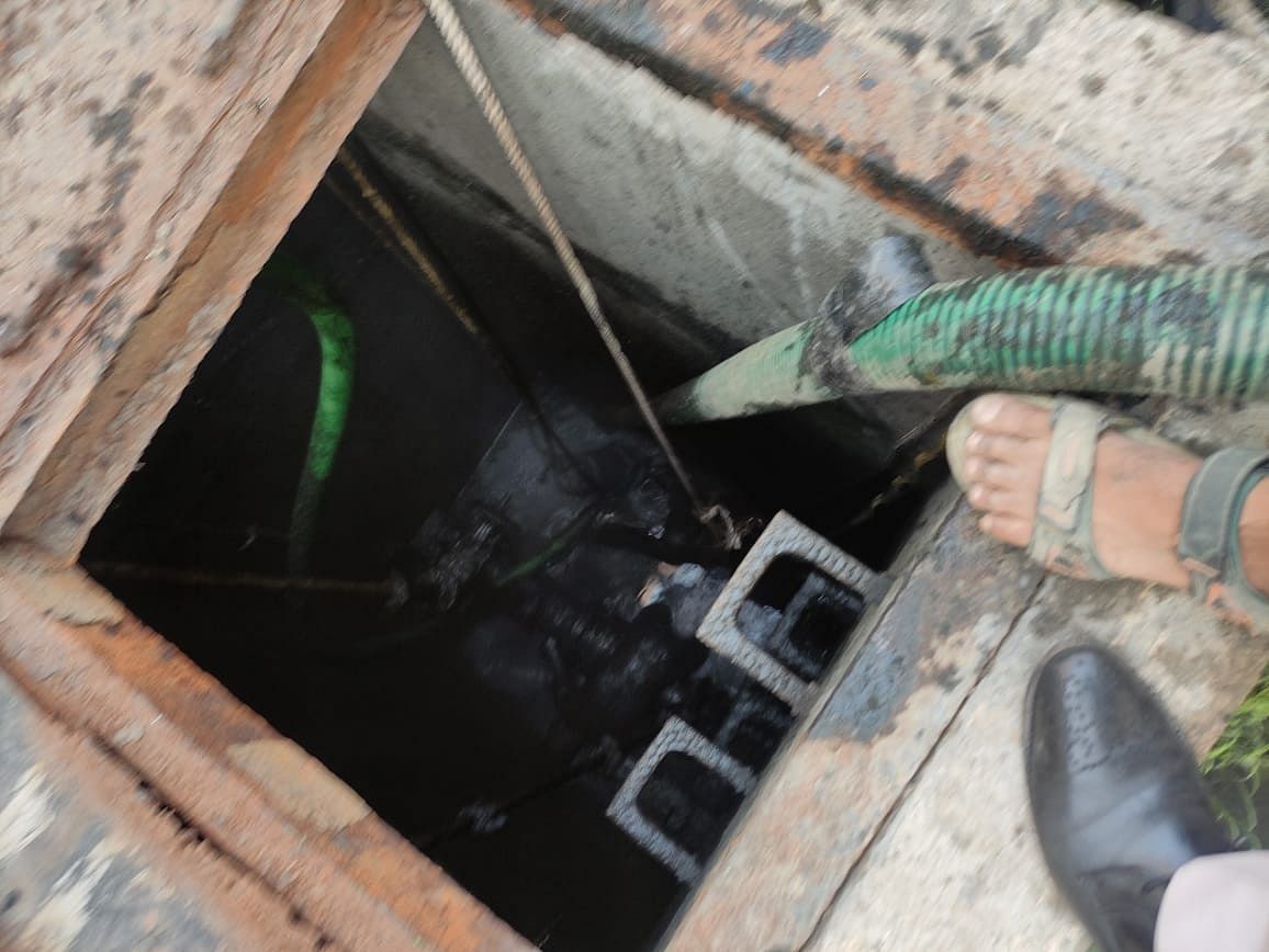 The bodies of Nitesh, 25, and Yashdev, 35, were lifted out of the pit at the Delhi Jal Board sewer plant in Kondli.
