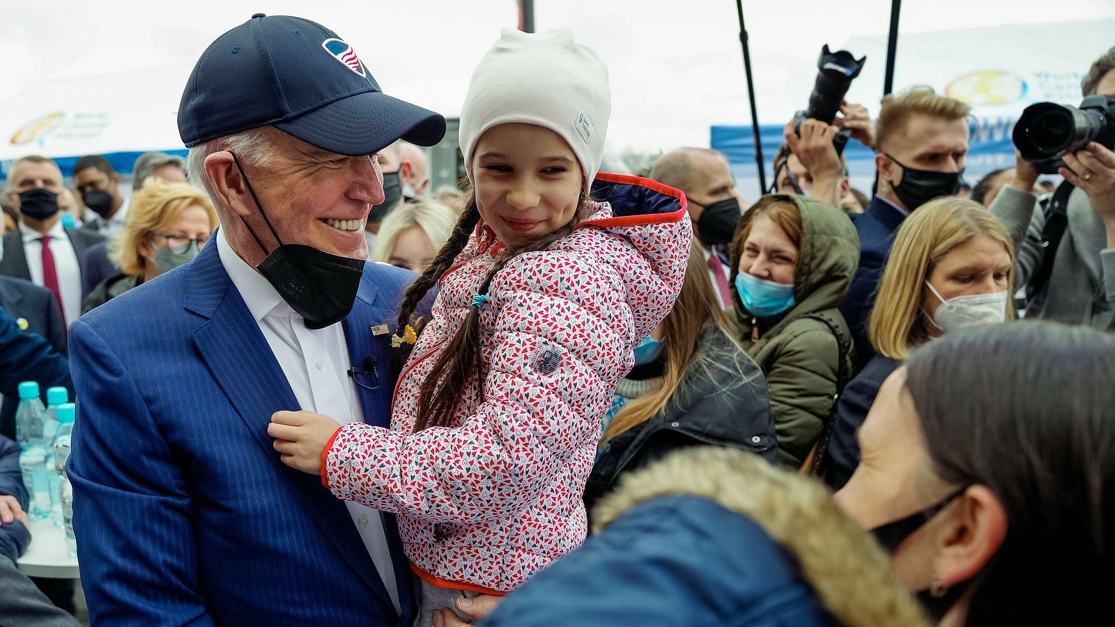 <div class="paragraphs"><p>Joe Biden with a Ukrainian refugee.&nbsp;</p></div>