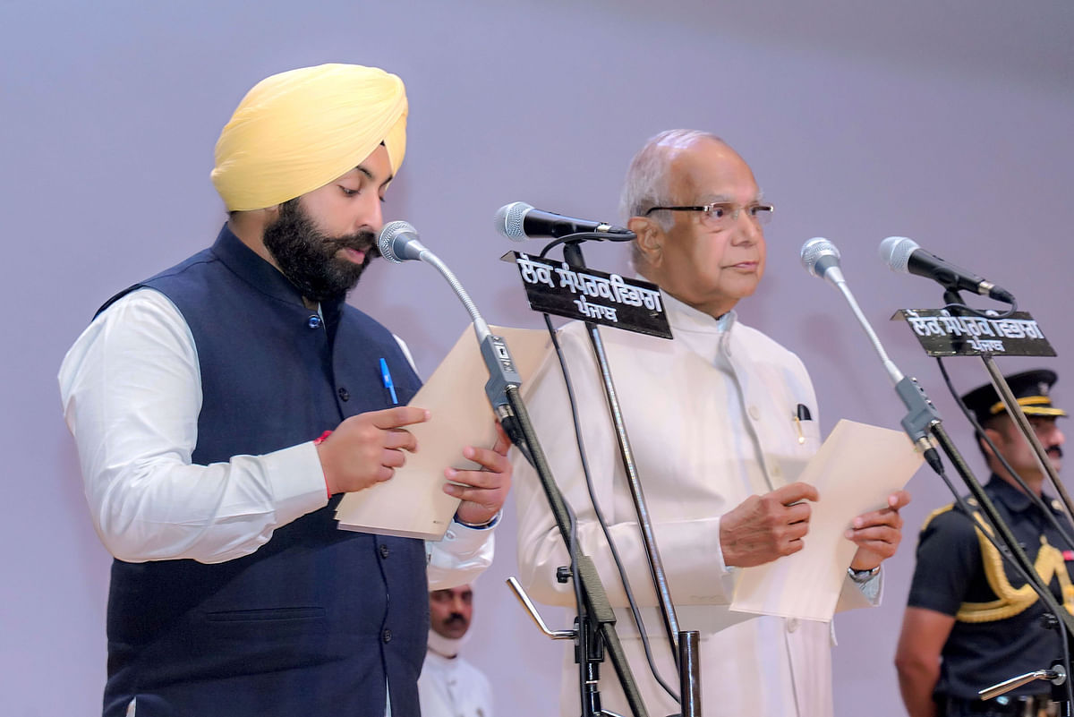 <div class="paragraphs"><p>Punjab's Governor Banwarilal Purohit administers oath to Harjot Singh Bains during the oath-taking ceremony of Punjab Cabinet ministers.</p></div>