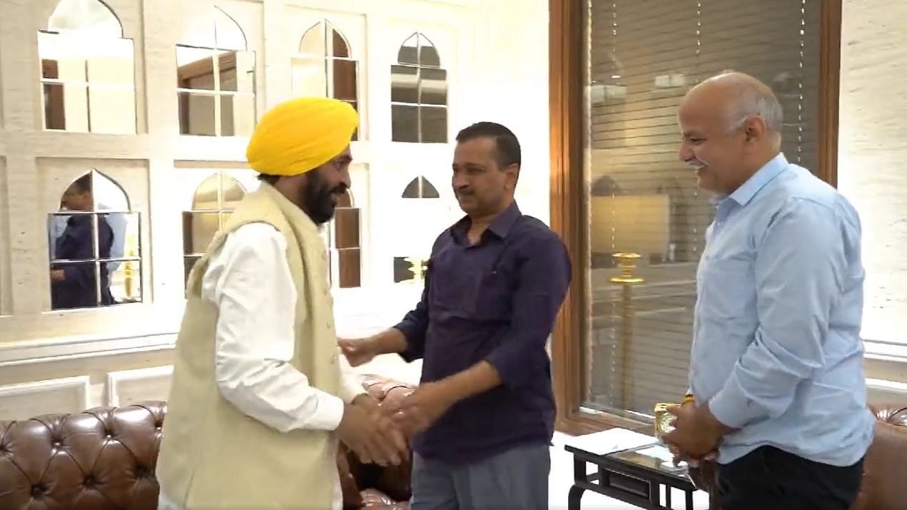 <div class="paragraphs"><p>A day after the Aam Aadmi Party (AAP) chalked a humongous victory in the Punjab Assembly elections, the party's <a href="https://www.thequint.com/punjab-elections/aam-aadmi-party-bhagwant-mann-punjab-state-assembly-elections-results-votes-seats">chief ministerial candidate for Punjab, Bhagwant Mann</a>, met party's national convener Arvind Kejriwal at the latter's Delhi residence on Friday, 11 March.</p></div>