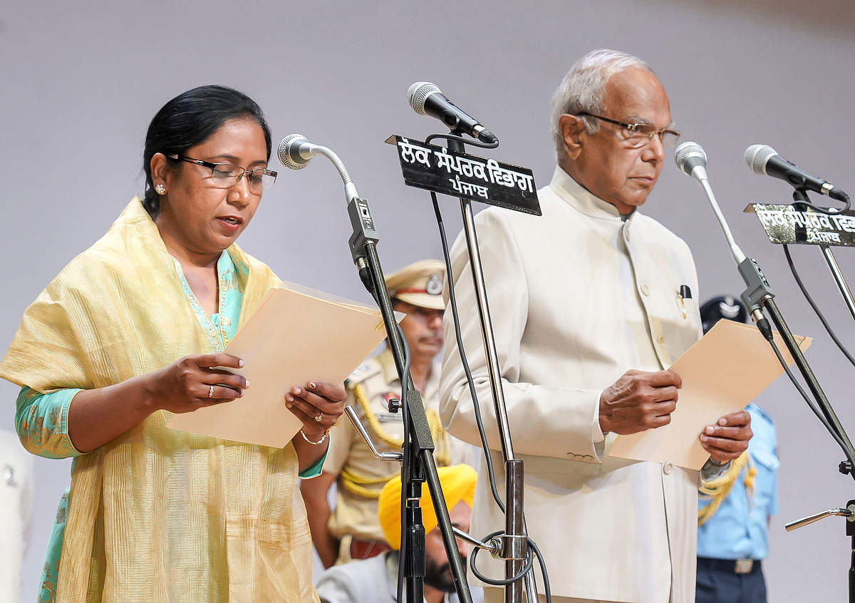 <div class="paragraphs"><p>Punjab's Governor Banwarilal Purohit administers oath to Baljit Kaur during the oath-taking ceremony of Punjab Cabinet ministers.</p></div>