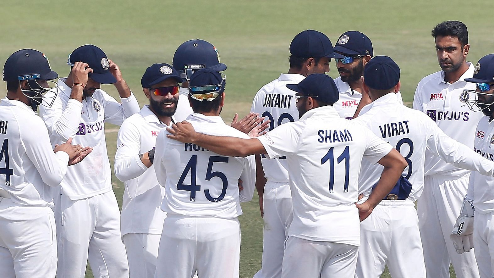<div class="paragraphs"><p>India have beaten Sri Lanka to take a 1-0 lead in the two match Test series.</p></div>