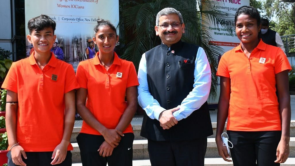 <div class="paragraphs"><p>9 Indian hockey players from the women's team were given jobs by Indian Oil.</p></div>