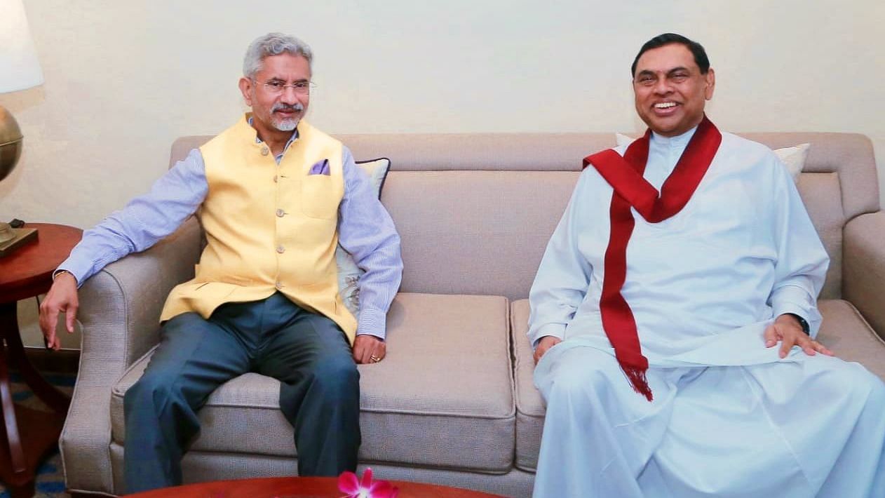 <div class="paragraphs"><p>External Affairs Minister S Jaishankar with Sri Lanka Finance Minister Basil Rajapaksha in Colombo on Monday, 28 March</p></div>
