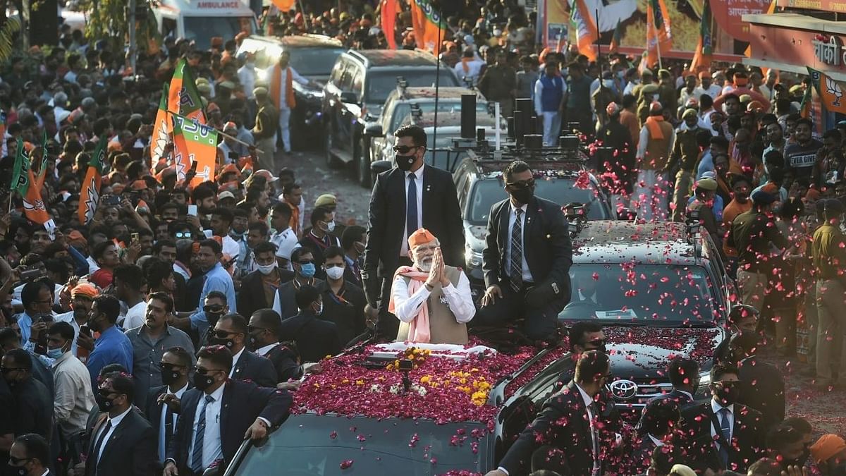 The PM's convoy was greeted with cheers of 'Jai Shri Ram' and the showering of flower petals. 