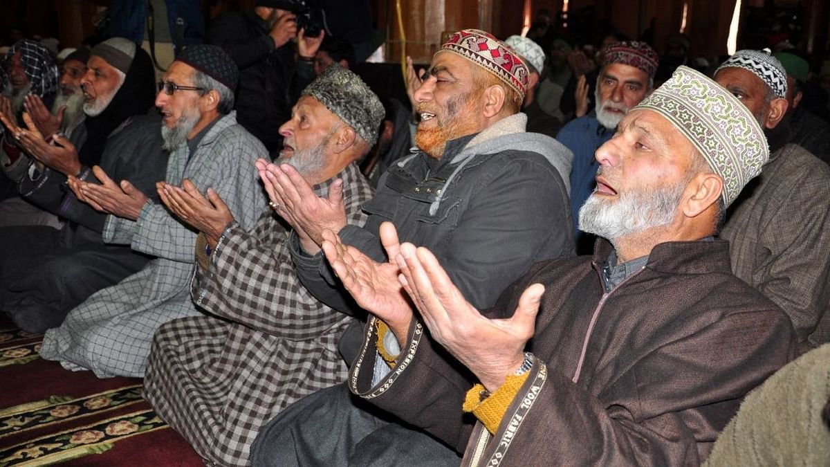 In Photos: Friday Prayers Held at Kashmir's Historic Jamia Masjid After 30 Weeks