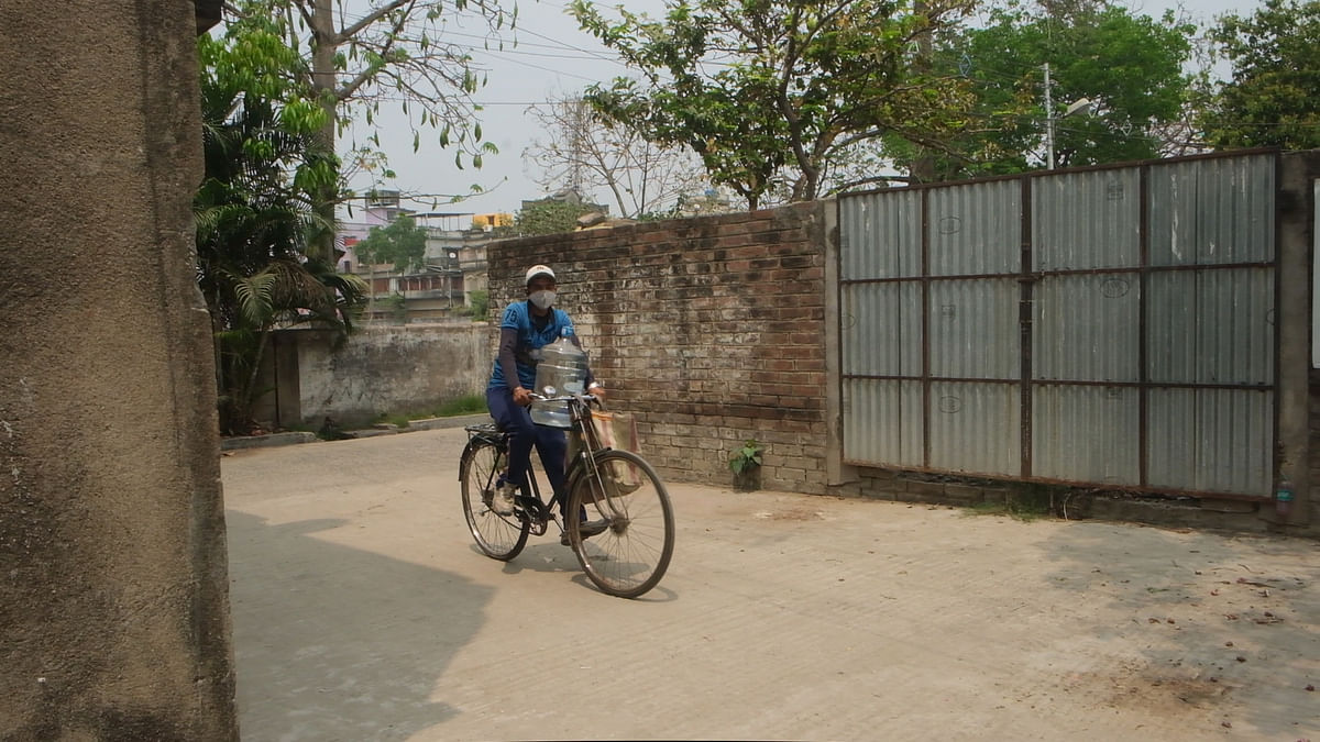 The double burden of family responsibility & inadequate finances forced Shibojit to drop out of college midway.